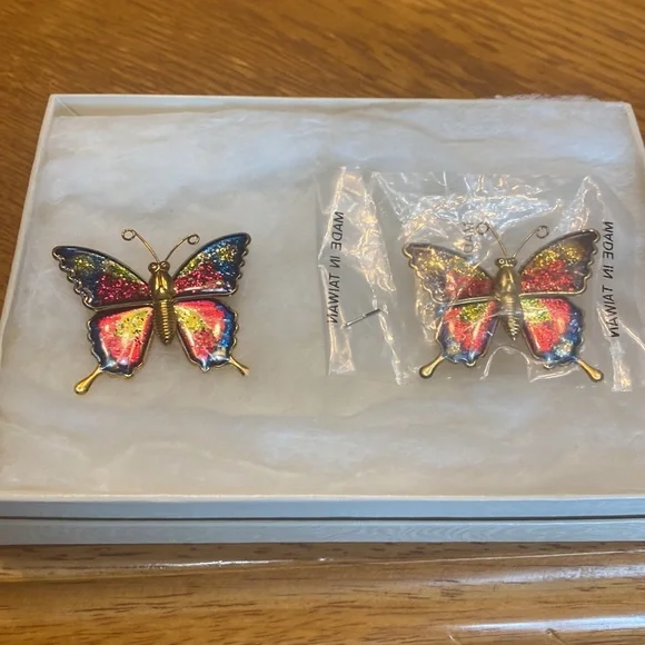 Vintage Butterfly Broaches - Picture 2 of 3